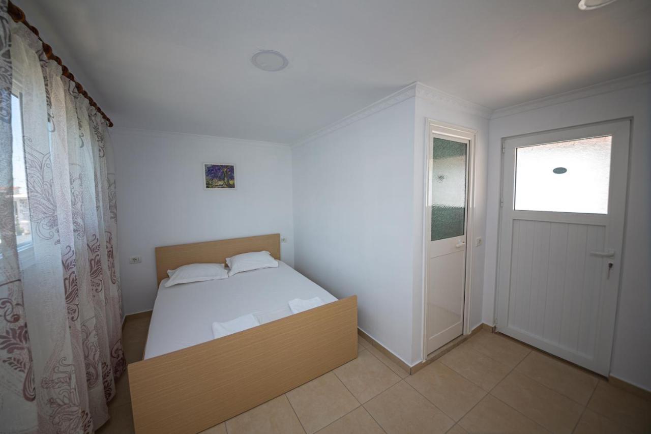 Himara Apartments Exterior photo
